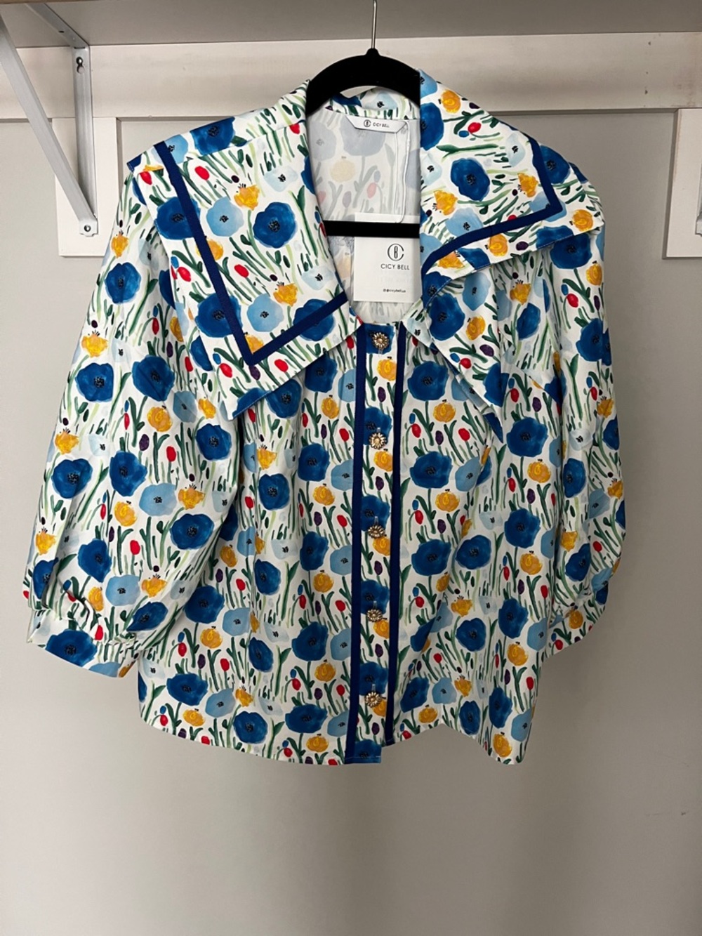 NWT City Bell Blue Floral Button-Front Women's Top